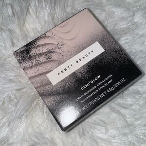 NWB Fenty Beauty Demi Glow Light Diffusing Highlighter Prosecco